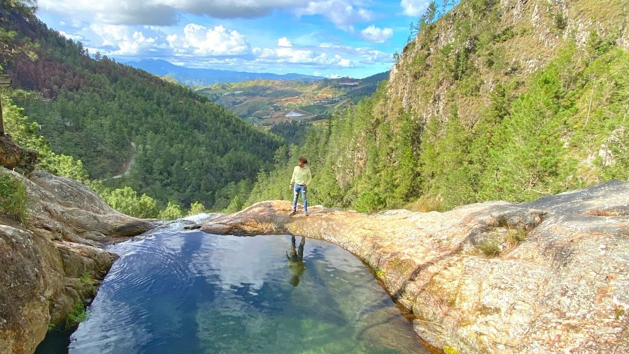 Río cristalino naciendo en Valle Nuevo